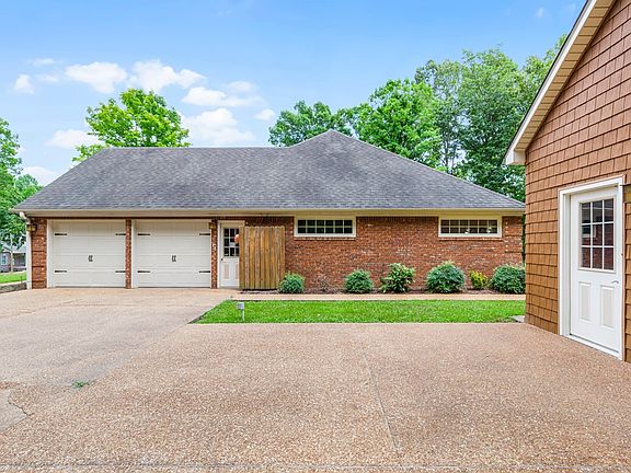 5th image of 65 King Arthur Dr