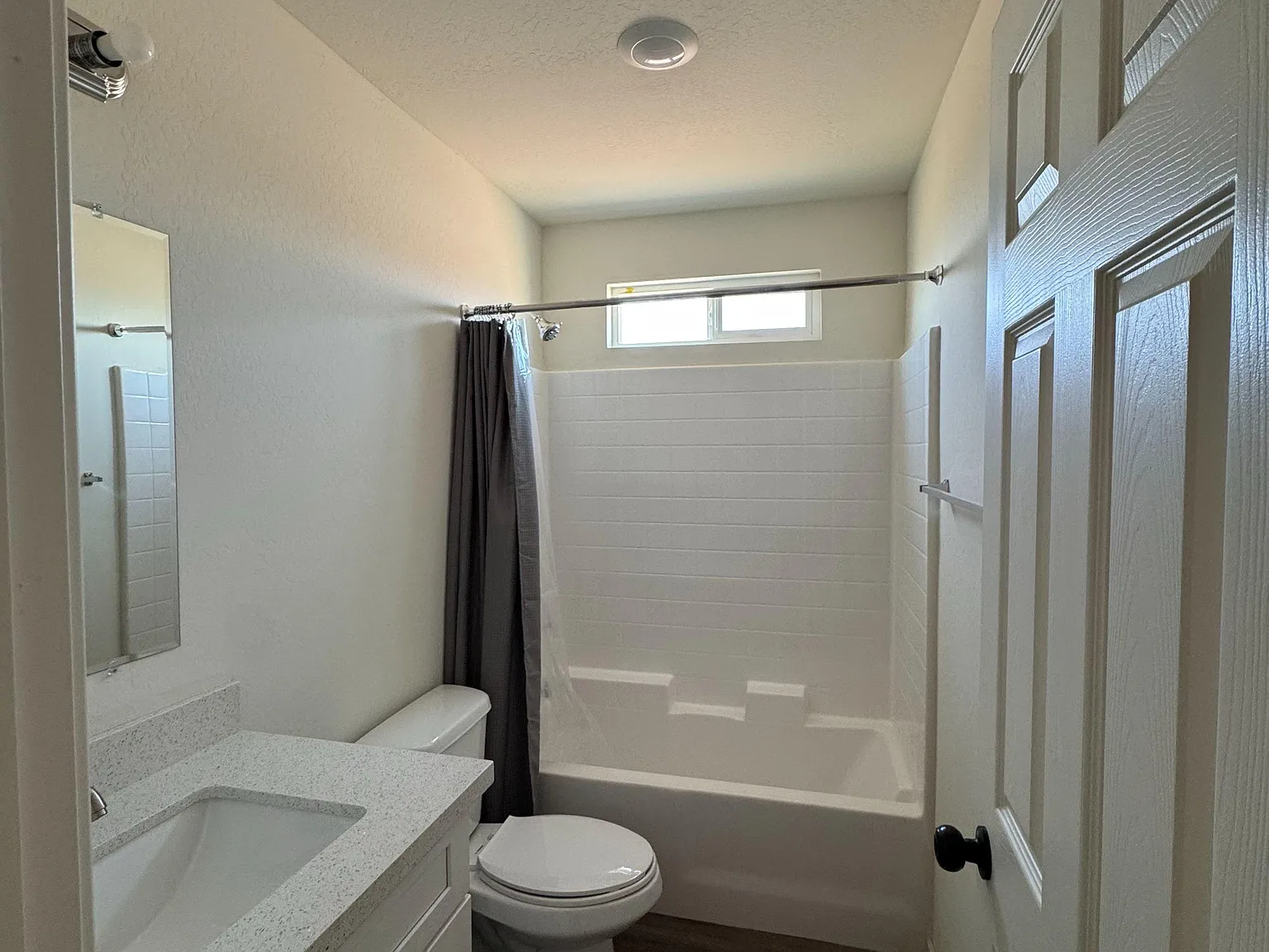 4 bed, 2.0 bath, 1400 sqft, $1,135 — Photo 3