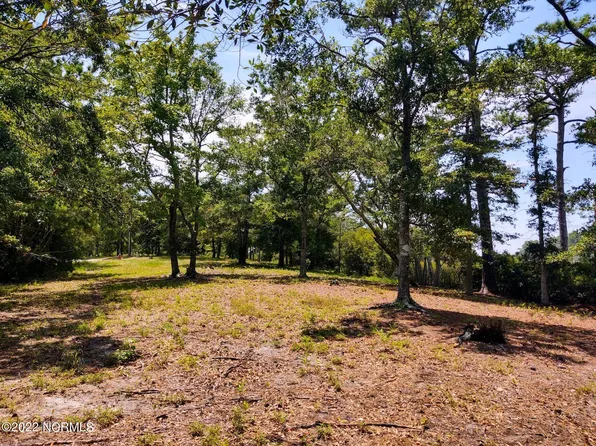 614 W Owens Street, Southport, NC 28461