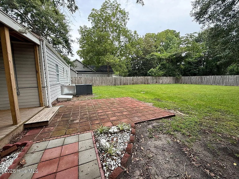 206 Queens Rd — Photo 13