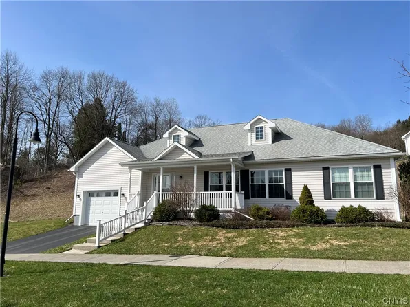 201 Sycamore Pl, Hamilton, NY 13346