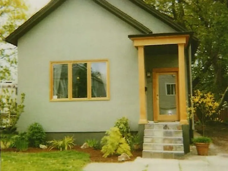 534 NE Russell St — Photo 1