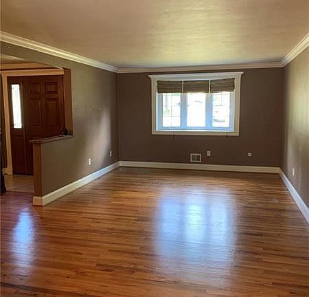 3rd image of 3476 Douglas Dr