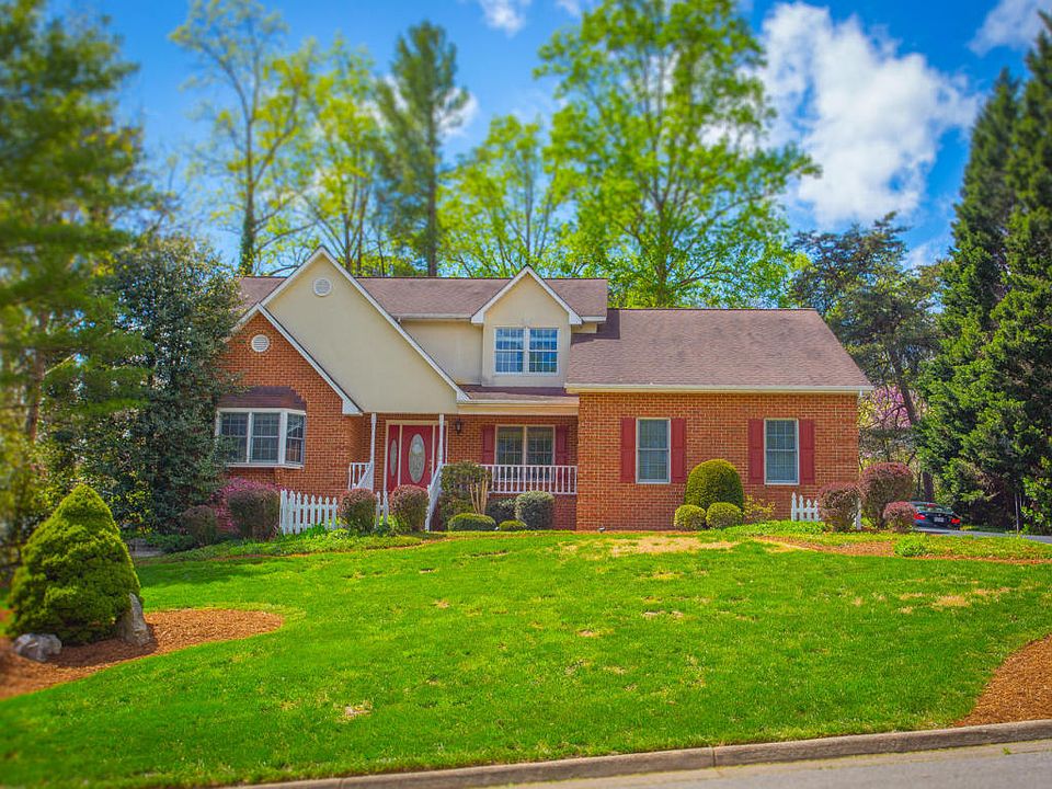 1st image of 1521 Lakecrest Ct SW