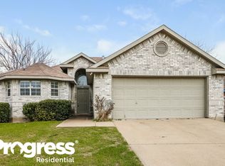 1420 Aviary Dr, Desoto, TX 75115