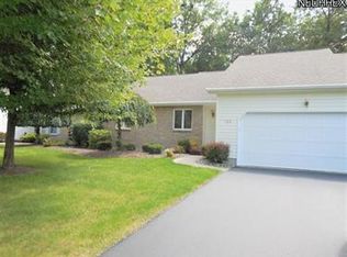 162 Turquoise Dr, Cortland, OH