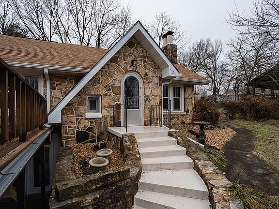 2nd image of 623 S Hill Street