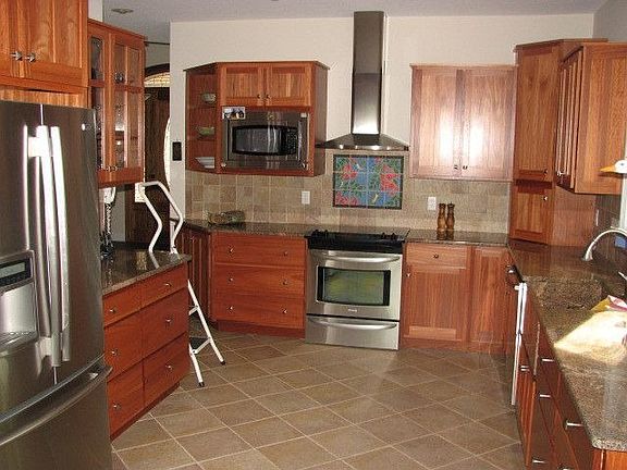 Kitchen, custom cabinets, stainless appliances