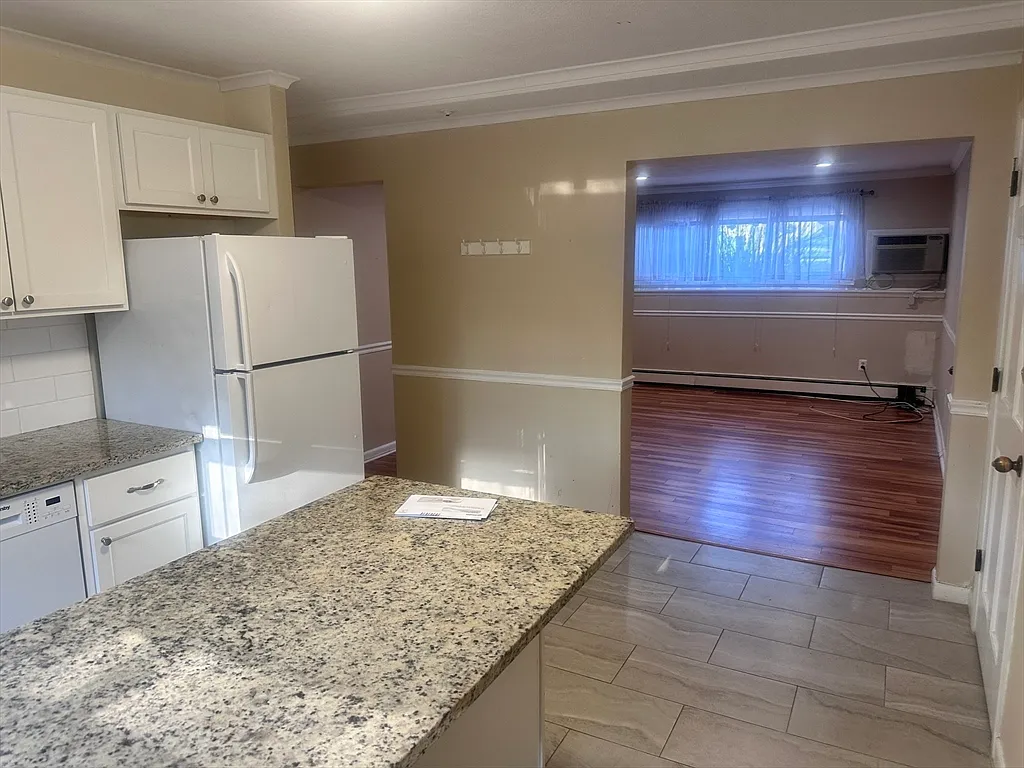 Building Photo - 7 Endicott St #2