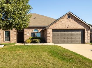 3213 Canary Ln, Midlothian, TX 76065