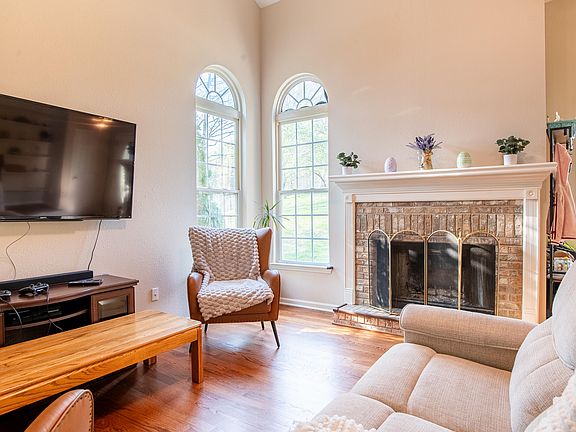 3rd image of 2925 Gold Point Cir S