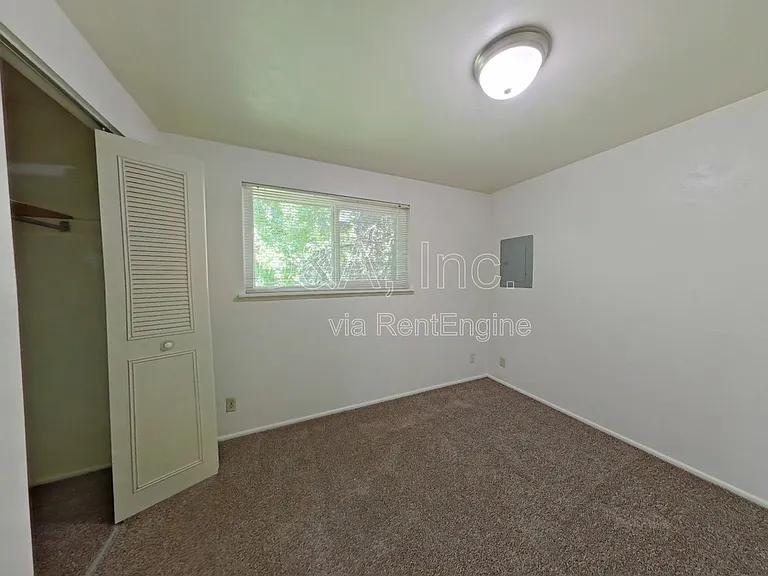 803 SW 8th St #8 — Photo 8