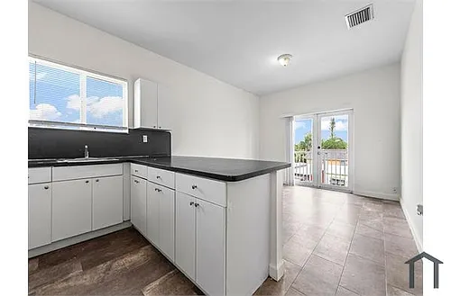 1514 NW 5th Ave #A Photo 1