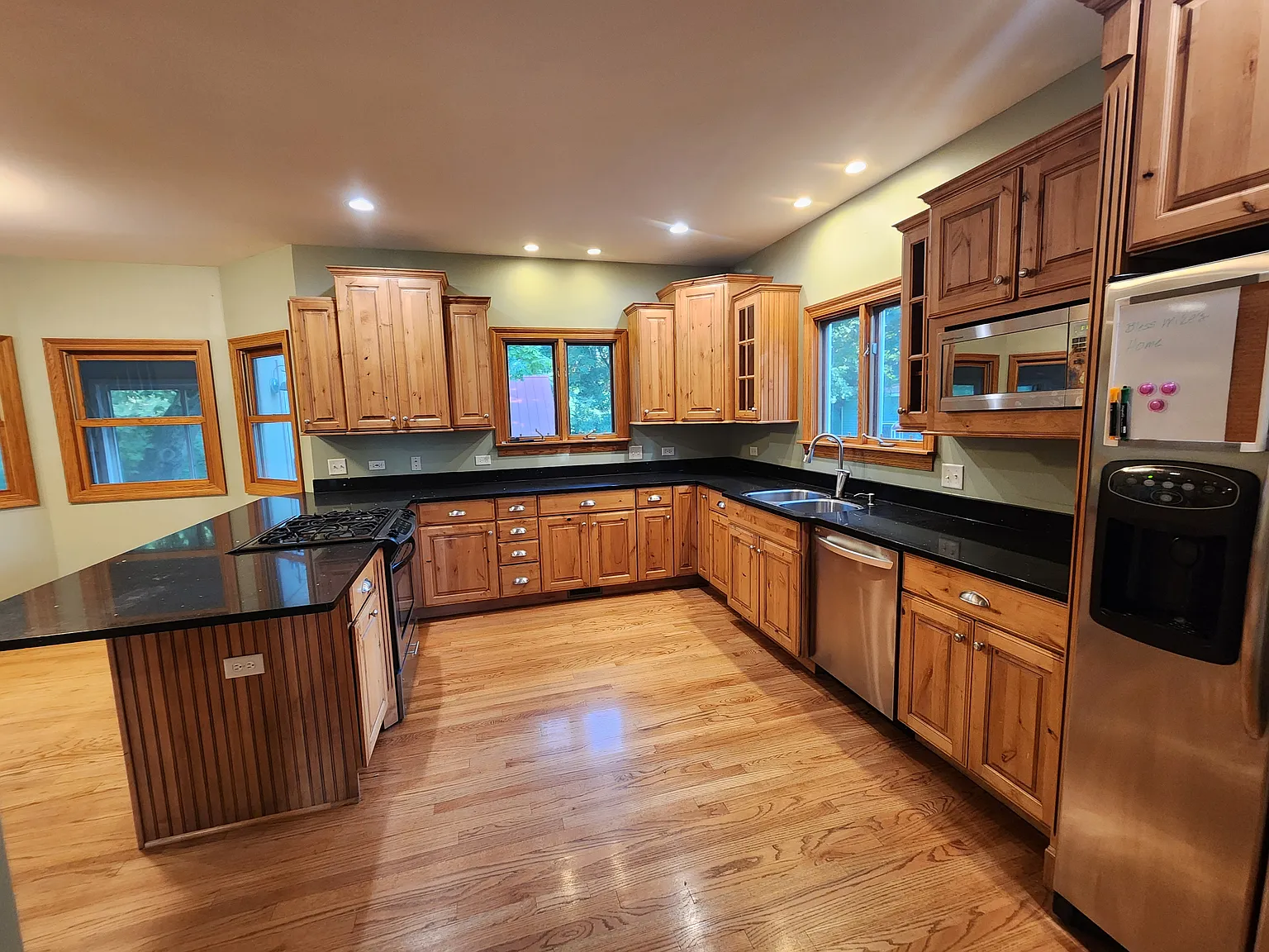 4 bed, 3.5 bath, 2988 sqft, $3,500 — Photo 2