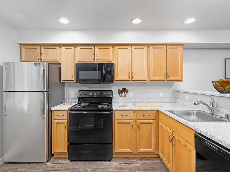 1x1 - 663 SF - Kitchen