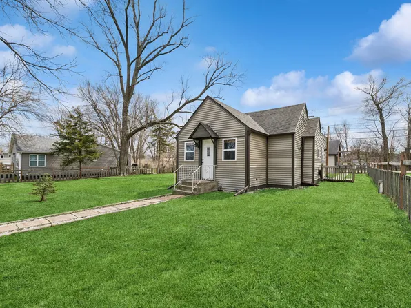 5313 Cleveland Dr, McHenry, IL 60050