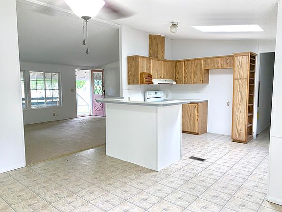 3rd image of 503 S Center St