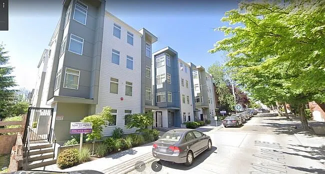 4221 9th Ave NE — Photo 9