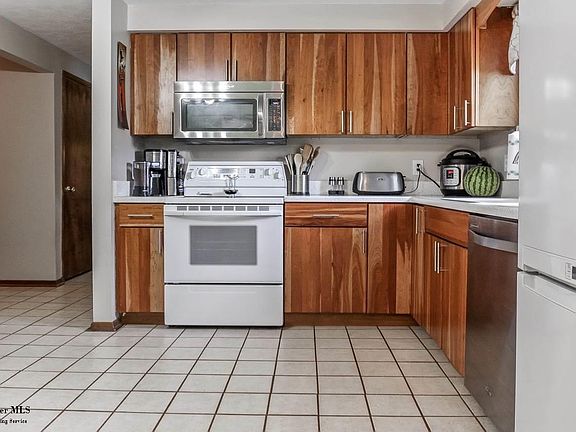 4th image of 744 Caroway Blvd