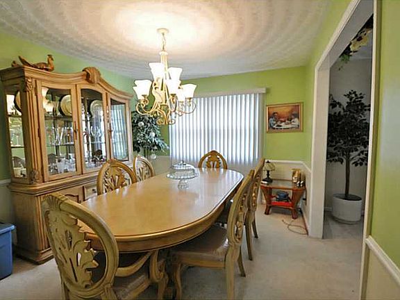 4th image of 632 Whitehaven Cres