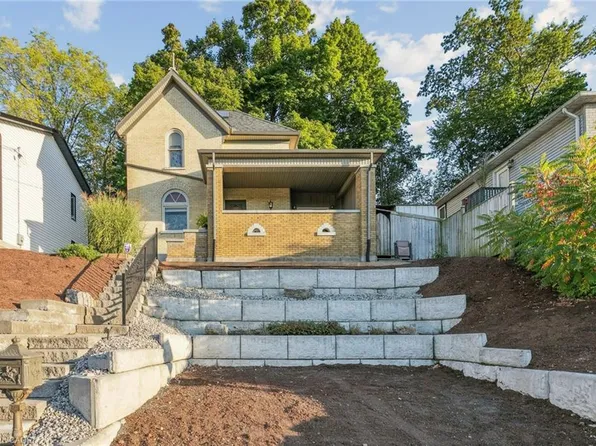 132 Queen St W, Cambridge, ON N3C 1G3