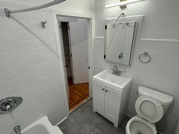 4th image of 1910 E Passyunk Ave #2