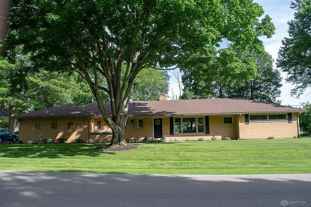 333 Helen Ave photo 1