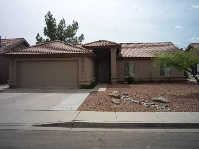 Front Yard - 826 N Sailors Way
