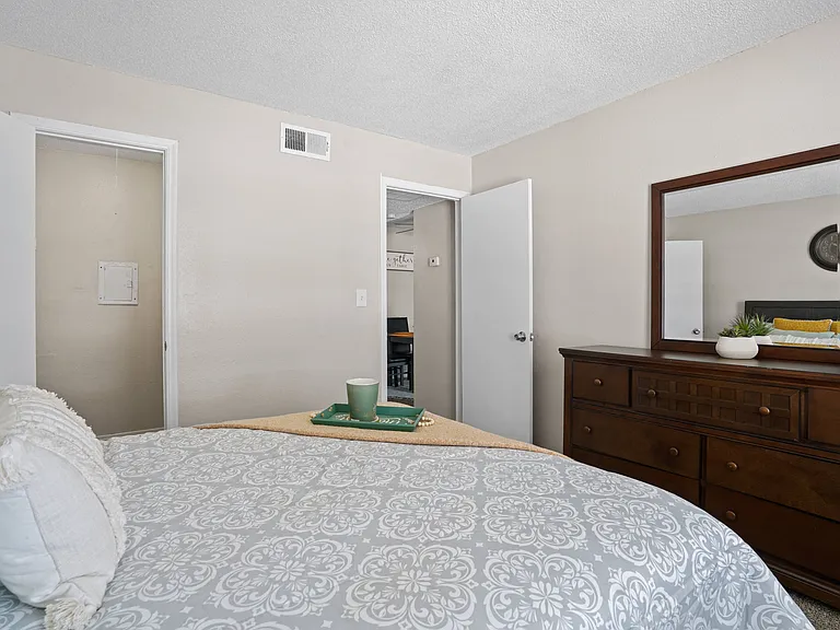 Diamond Lake Apartments — Photo 12