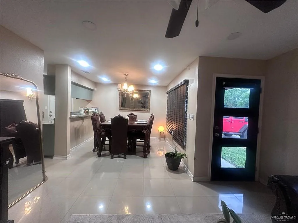 3 bed, 2.0 bath, 1032 sqft, $1,400 — Photo 4