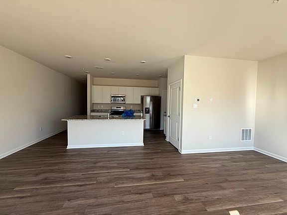 3rd image of 671 Beadlilly Way
