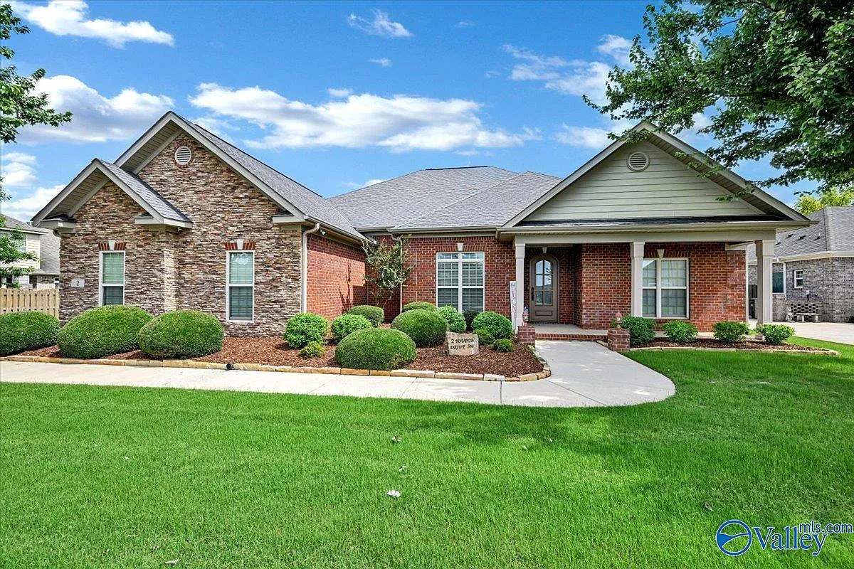 4 bed, 3.0 bath, 3119 sqft, $3,000 — Photo 1