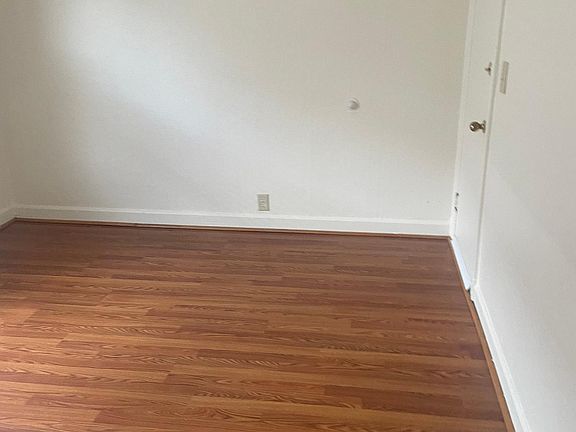 3rd image of 3-2303 Colby Ave #3