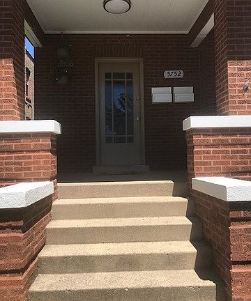 2nd image of 5752 W Ainslie St