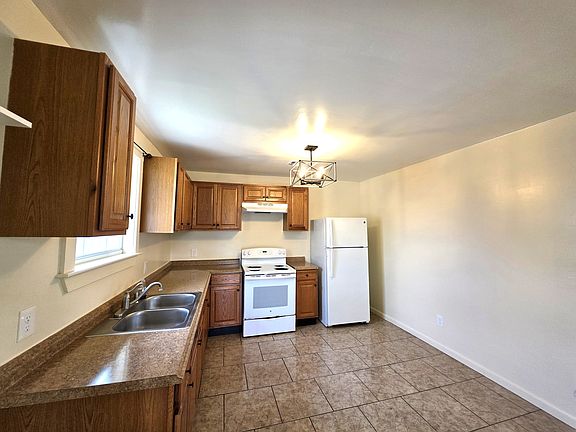 5th image of 554 Westwood Dr #B