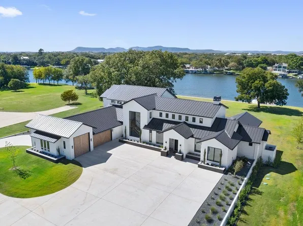1813 Legends Parkway, Kingsland, TX 78639