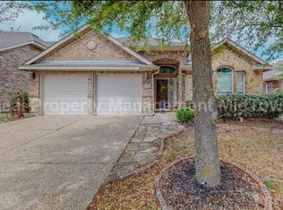 2720 Waterway Dr, Grand Prairie, TX 75054