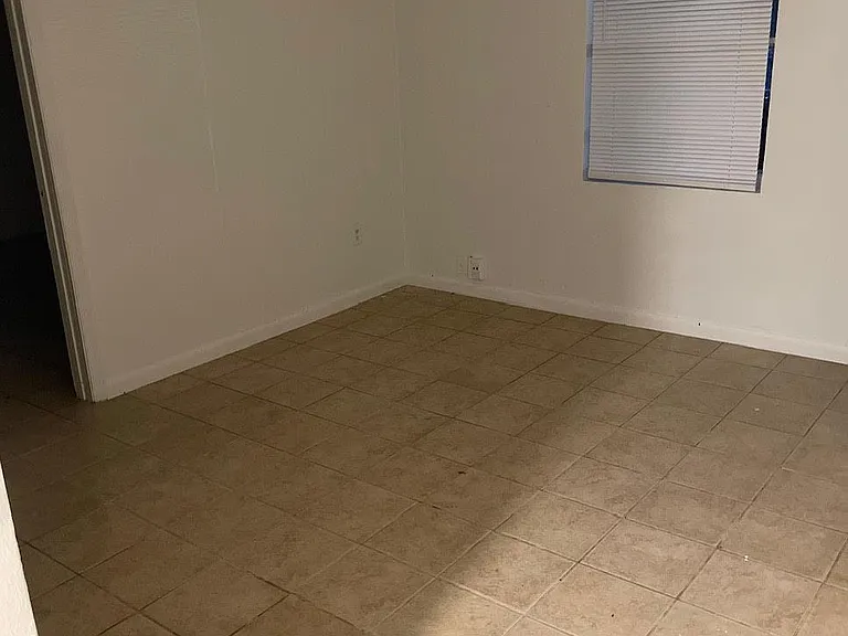 807 Avenue G #A — Photo 1