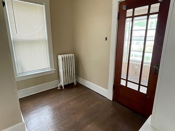 4th image of 556 Mercer St Unit 2