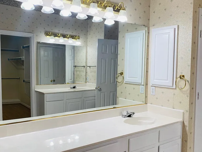 411 Mainsail Dr — Photo 11