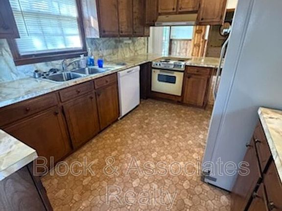3rd image of 7176 New Hope Rd
