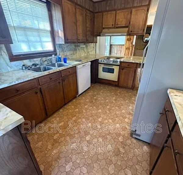 7176 New Hope Rd — Photo 3