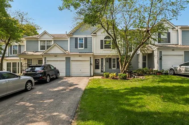 2 bed, 1.5 bath, 1268 sqft, $2,395 — Photo 2