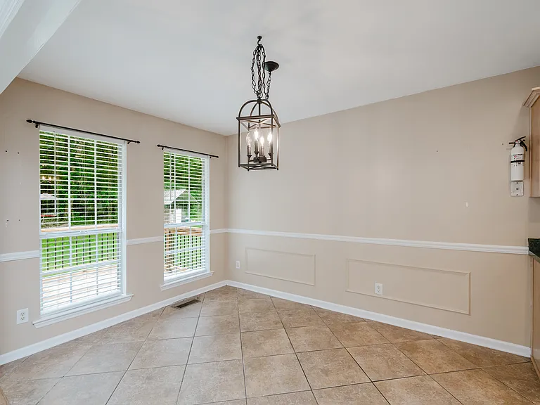 120 Lynn Dr — Photo 10