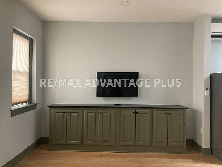 118 W 3rd St — Photo 6