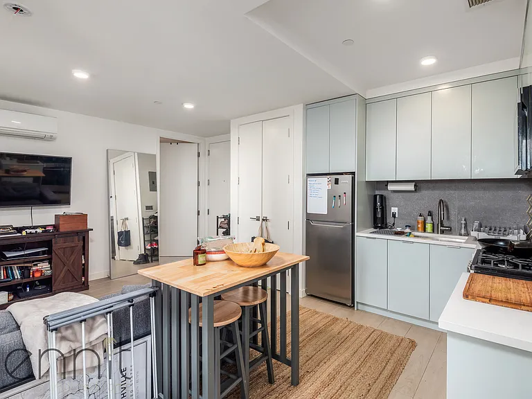 33 Little Nassau St #907 — Photo 4
