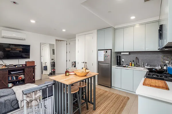 Rented by Rennit Inc. | media 3