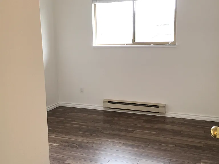 16375 Middleglen Pl #UPPER — Photo 10