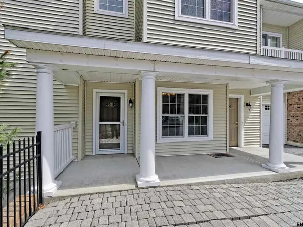 501 Valley Point Dr, Niskayuna, NY 12309