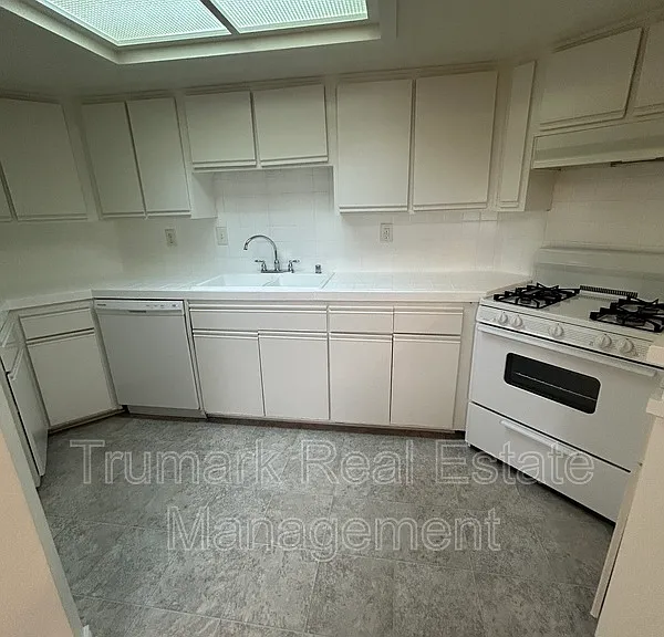 416 W Milford St #C — Photo 7